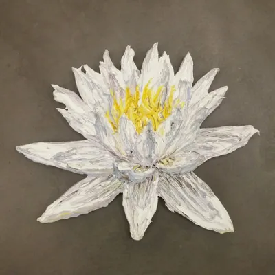 Katharina Gierlach: Seerose V (weiß-grau-lila)